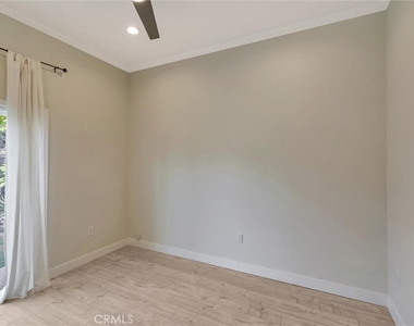 17227 Keswick Street - Photo Thumbnail 19