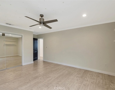 17227 Keswick Street - Photo Thumbnail 32
