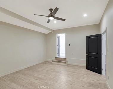 17227 Keswick Street - Photo Thumbnail 16
