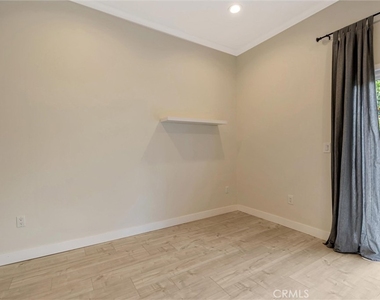 17227 Keswick Street - Photo Thumbnail 22