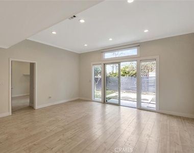 17227 Keswick Street - Photo Thumbnail 18