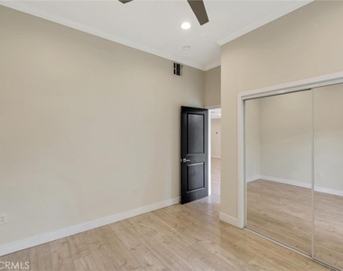 17227 Keswick Street - Photo Thumbnail 21