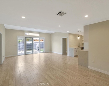 17227 Keswick Street - Photo Thumbnail 9