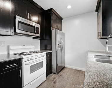 10715 Moorpark Street - Photo Thumbnail 8