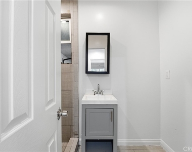 10715 Moorpark Street - Photo Thumbnail 14