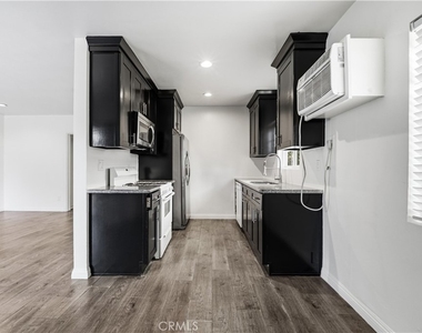 10715 Moorpark Street - Photo Thumbnail 6