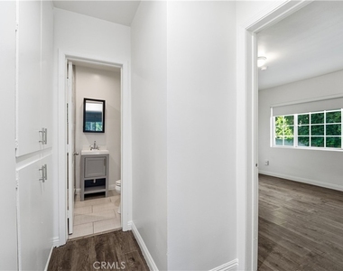 10715 Moorpark Street - Photo Thumbnail 10