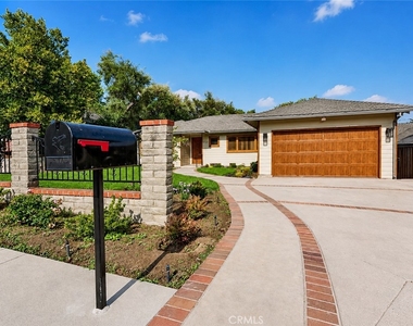 4720 Hayman Avenue - Photo Thumbnail 3