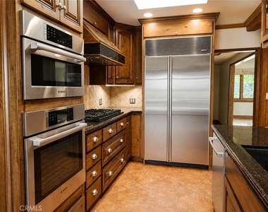 4720 Hayman Avenue - Photo Thumbnail 16