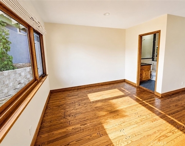 4720 Hayman Avenue - Photo Thumbnail 12