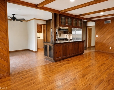 4720 Hayman Avenue - Photo Thumbnail 21
