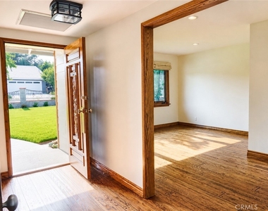 4720 Hayman Avenue - Photo Thumbnail 10
