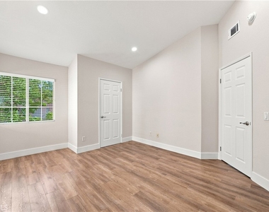 25136 Steinbeck Avenue - Photo Thumbnail 9