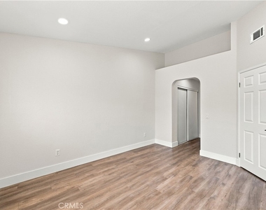 25136 Steinbeck Avenue - Photo Thumbnail 12