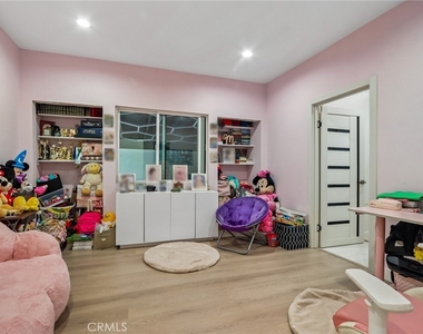 4432 Melbourne Avenue - Photo Thumbnail 12