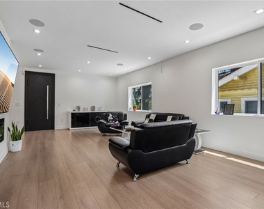 4432 Melbourne Avenue - Photo Thumbnail 6