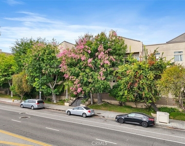4477 Woodman - Photo Thumbnail 18