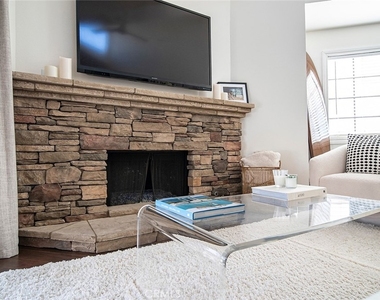 345 Avocado Street - Photo Thumbnail 3