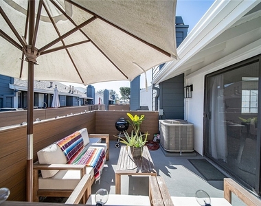345 Avocado Street - Photo Thumbnail 2