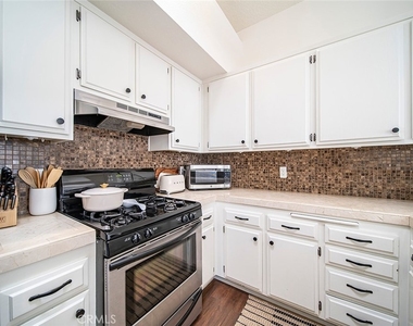 345 Avocado Street - Photo Thumbnail 9