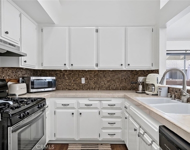 345 Avocado Street - Photo Thumbnail 10