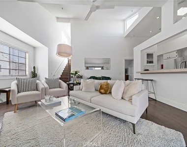 345 Avocado Street - Photo Thumbnail 5