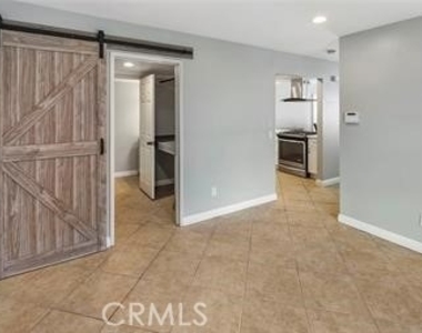 1018 Eckenrode Way - Photo Thumbnail 3