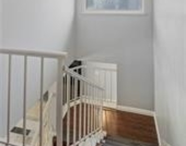 1018 Eckenrode Way - Photo Thumbnail 4