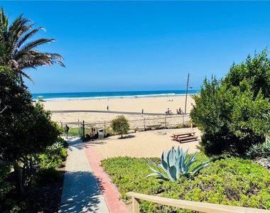 711 Pacific Coast - Photo Thumbnail 22
