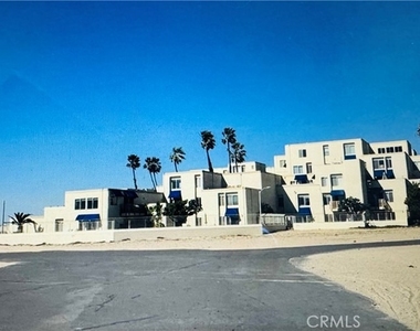 711 Pacific Coast - Photo Thumbnail 33