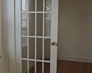 551 W 10th - Photo Thumbnail 5
