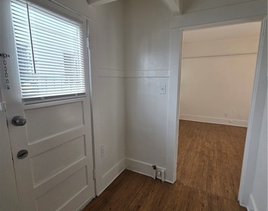 942 E 2nd - Photo Thumbnail 10