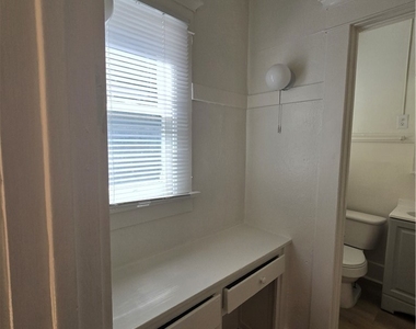 942 E 2nd - Photo Thumbnail 4