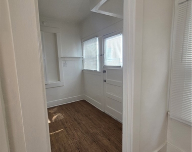 942 E 2nd - Photo Thumbnail 7