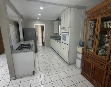 644 Farview Street - Photo Thumbnail 1