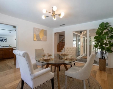 579 Acacia Street - Photo Thumbnail 7