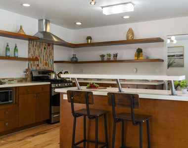 579 Acacia Street - Photo Thumbnail 3