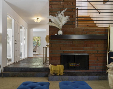 579 Acacia Street - Photo Thumbnail 11