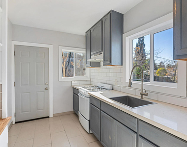 1488 W Sunset Boulevard - Photo Thumbnail 9