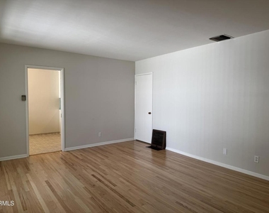 514 Linwood Avenue - Photo Thumbnail 7