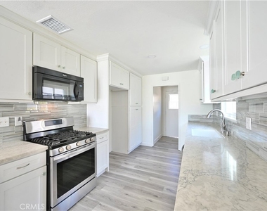 4191 Farquhar Avenue - Photo Thumbnail 13