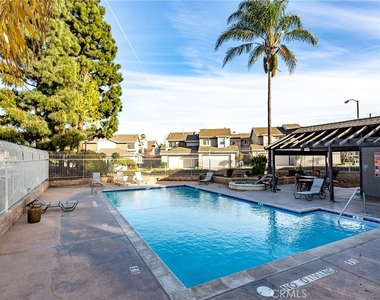 1653 Toyon Place - Photo Thumbnail 30