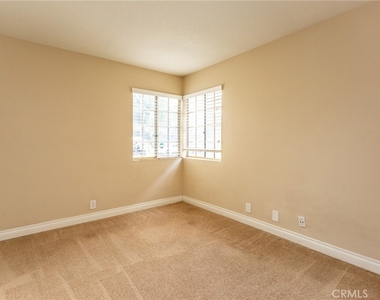 1653 Toyon Place - Photo Thumbnail 13