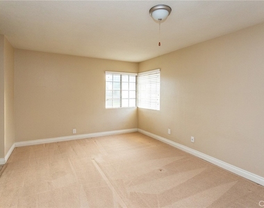 1653 Toyon Place - Photo Thumbnail 17