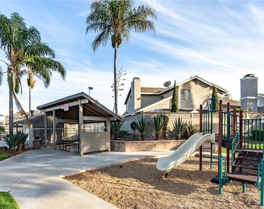 1653 Toyon Place - Photo Thumbnail 9