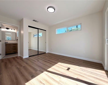 18756 Cohasset Street - Photo Thumbnail 13