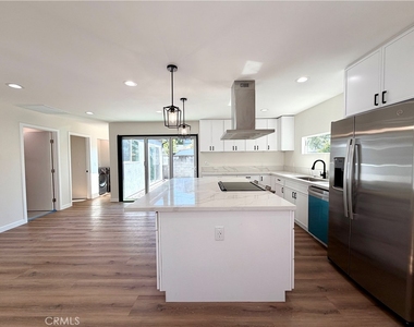 18756 Cohasset Street - Photo Thumbnail 4