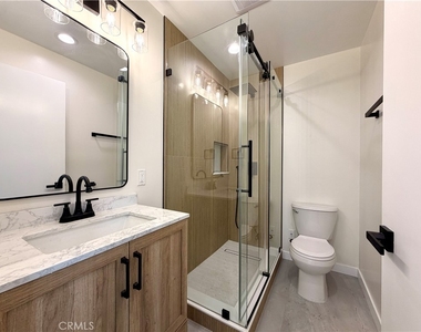 18756 Cohasset Street - Photo Thumbnail 5