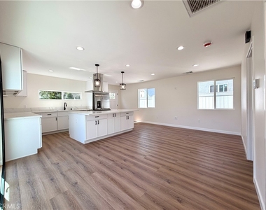18756 Cohasset Street - Photo Thumbnail 2