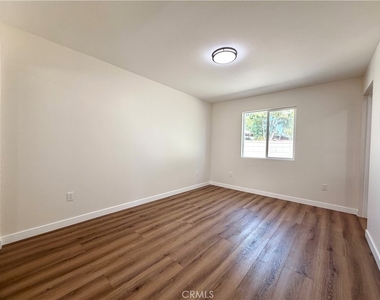 18756 Cohasset Street - Photo Thumbnail 7